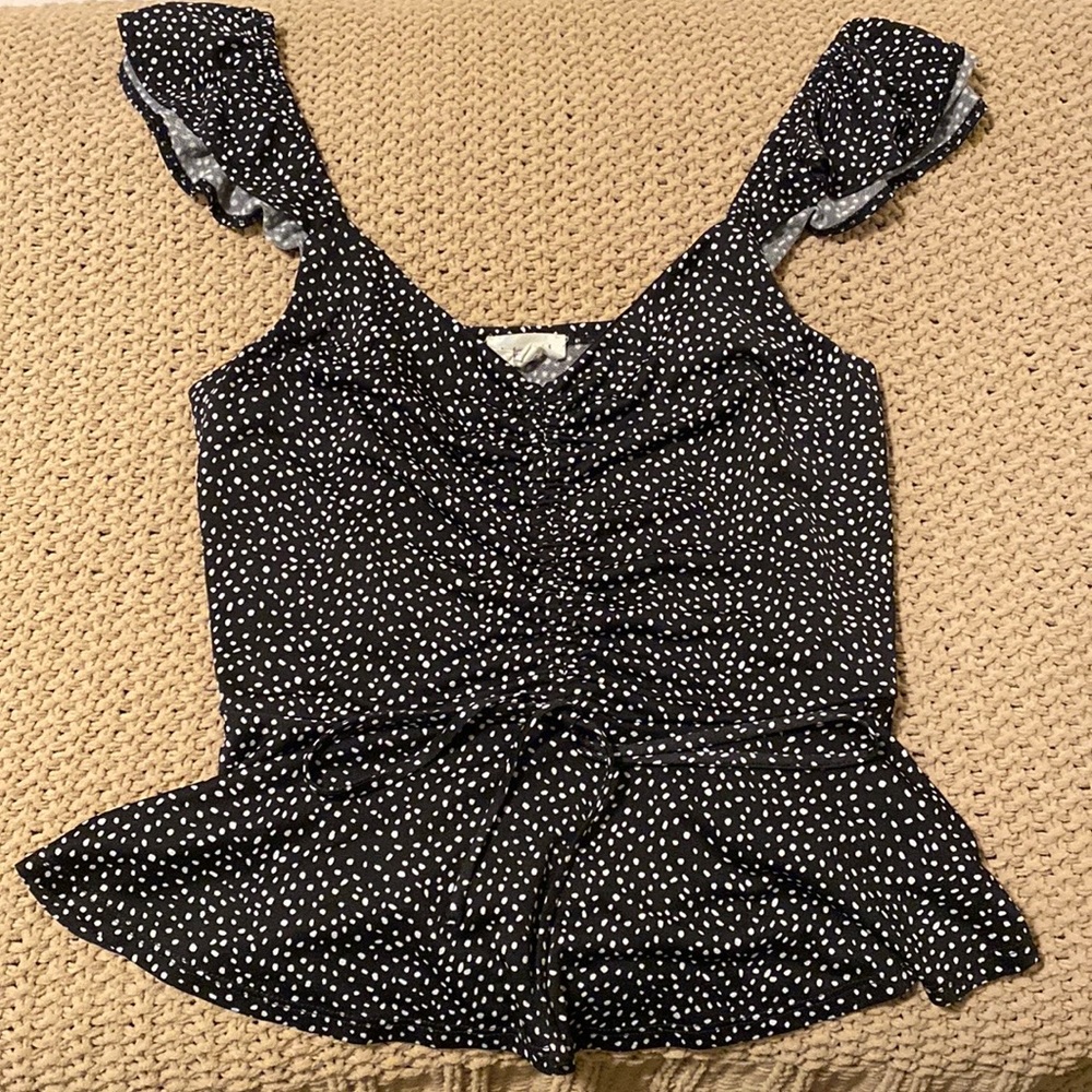 Black with polka dots shirt 🖤🤍